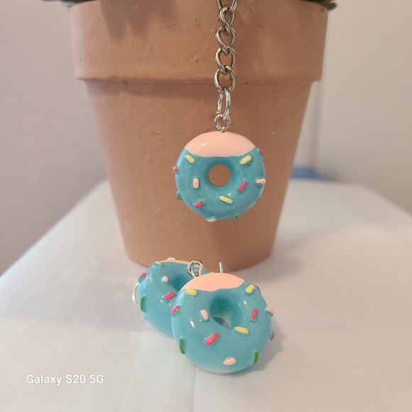 Donut‎ Earrings & Keychain Set, Blue Pink Sprinkles, Fun Quirky Kawaii Jewelry - Picture 4 of 6